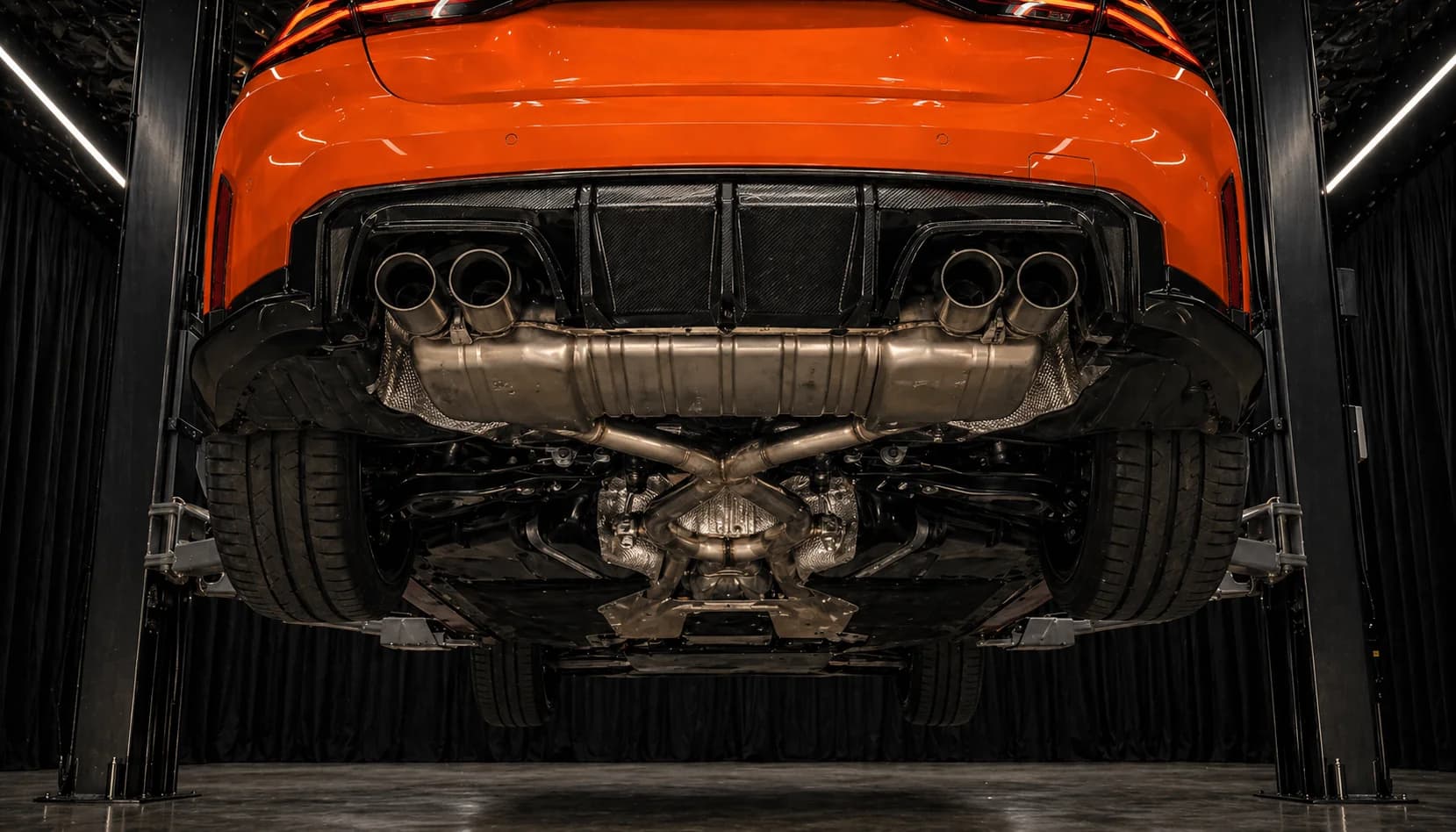 Стоковый выхлоп премиум-авто перед заменой — Gamble