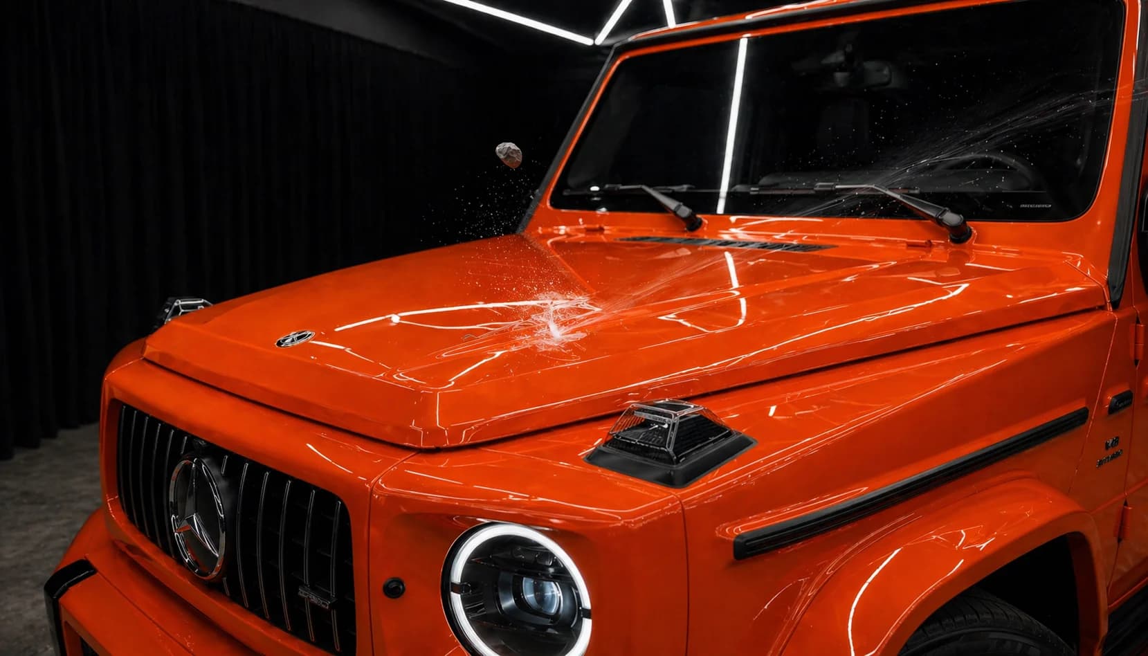 Полиуретан 200 микрон поглощает энергию удара камней. ЛКП остаётся заводским — без сколов и царапин.